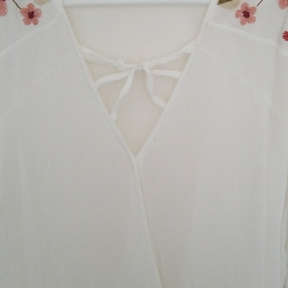 Top. - Picture 3 of 4